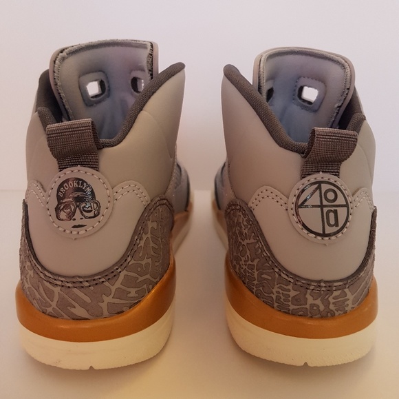 1Y JORDAN SPIZIKE GP WOLF GREY/DARK GREY - Picture 8 of 8